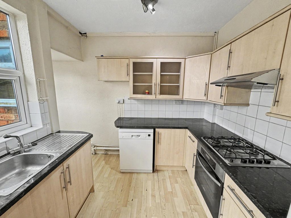 Property photo 3 of 16 Kitchen