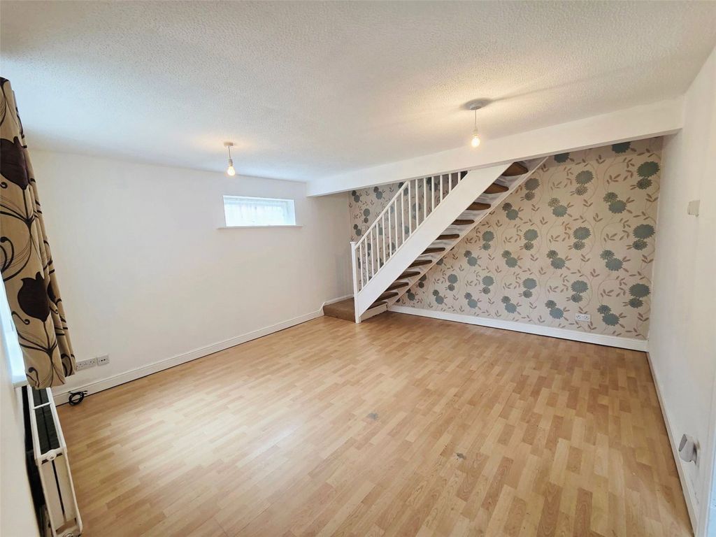 Property photo 2 of 7 Picture No. 10