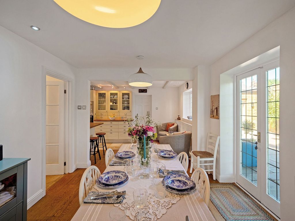 Property photo 2 of 51