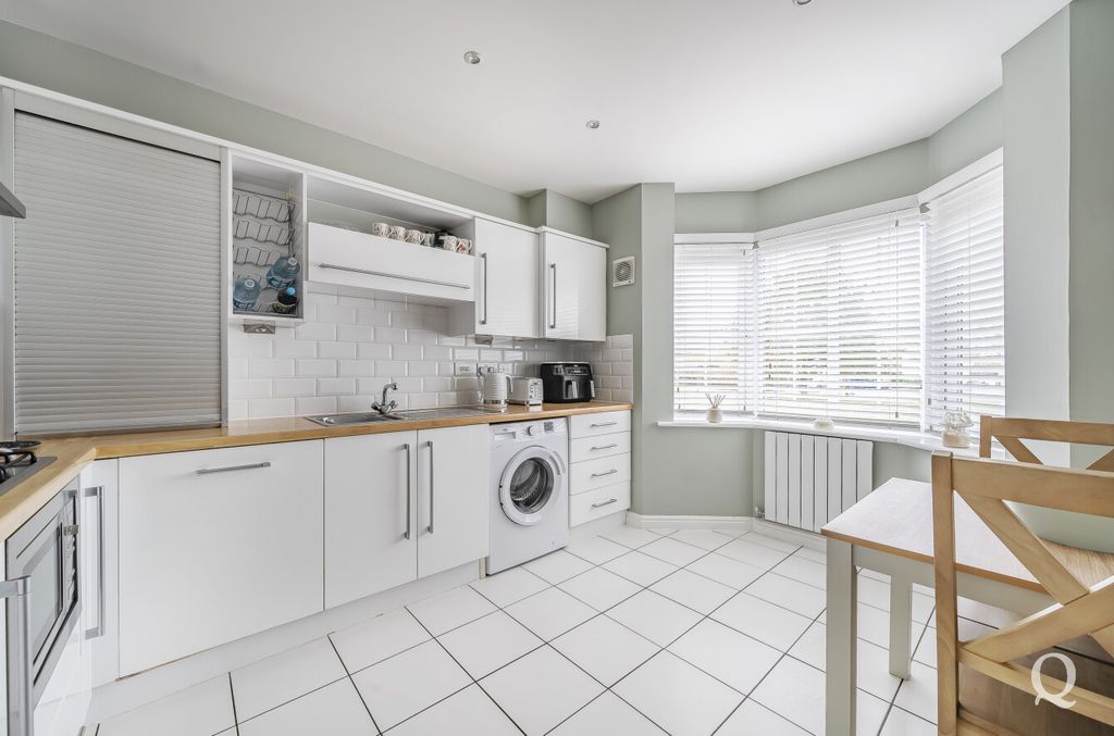 Property photo 2 of 25 394B42Fd-9A25-472...