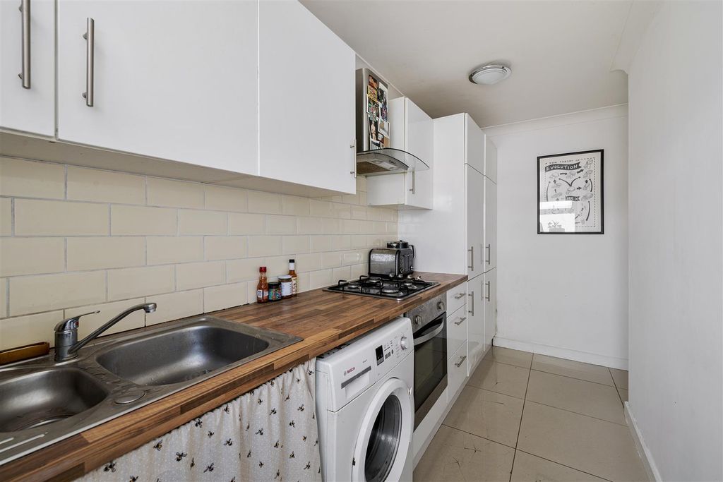 Property photo 3 of 17 Bisson Road, E15