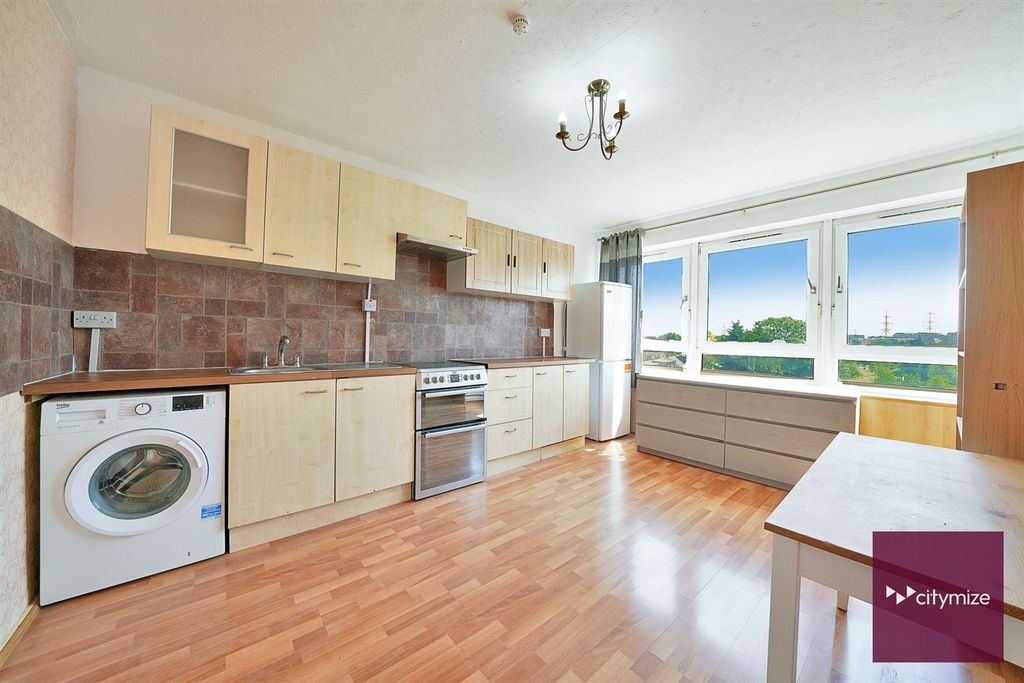 Property photo 1 of 13 Lounge/Kitchen