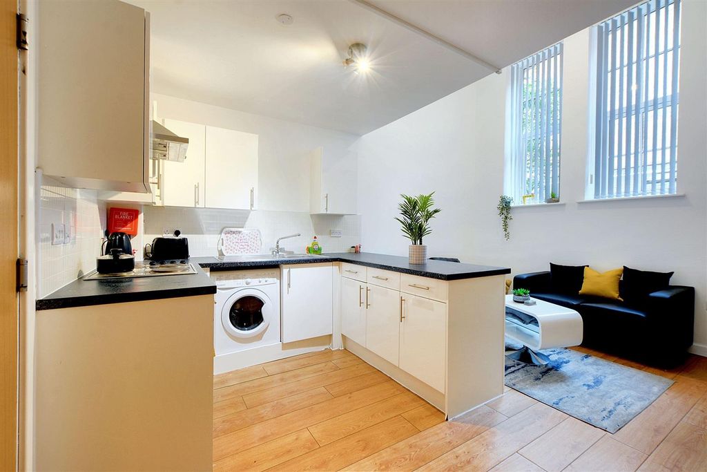 Property photo 3 of 12
