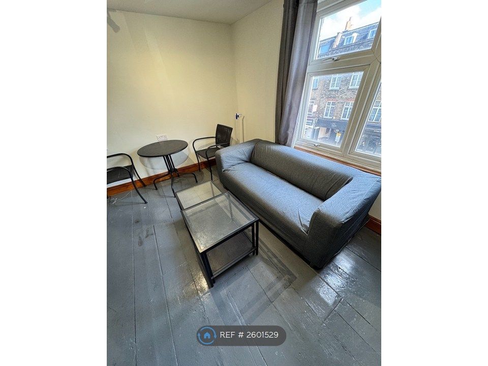 Property photo 2 of 32 Lounge