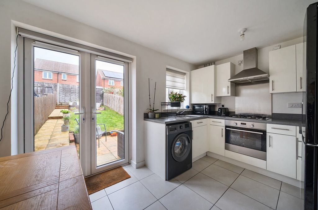 Property photo 3 of 14 1364648-30-6904A1...