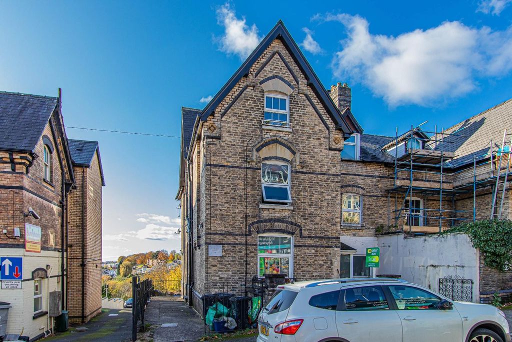 Property photo 1 of 10 Felsted Court-18.Jpg