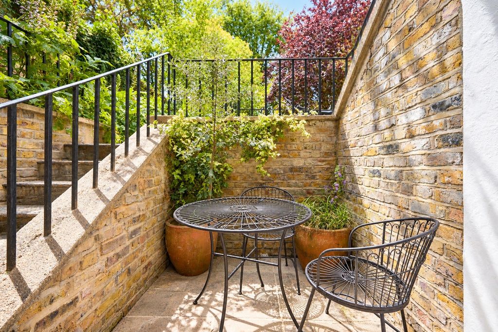 Property photo 3 of 11