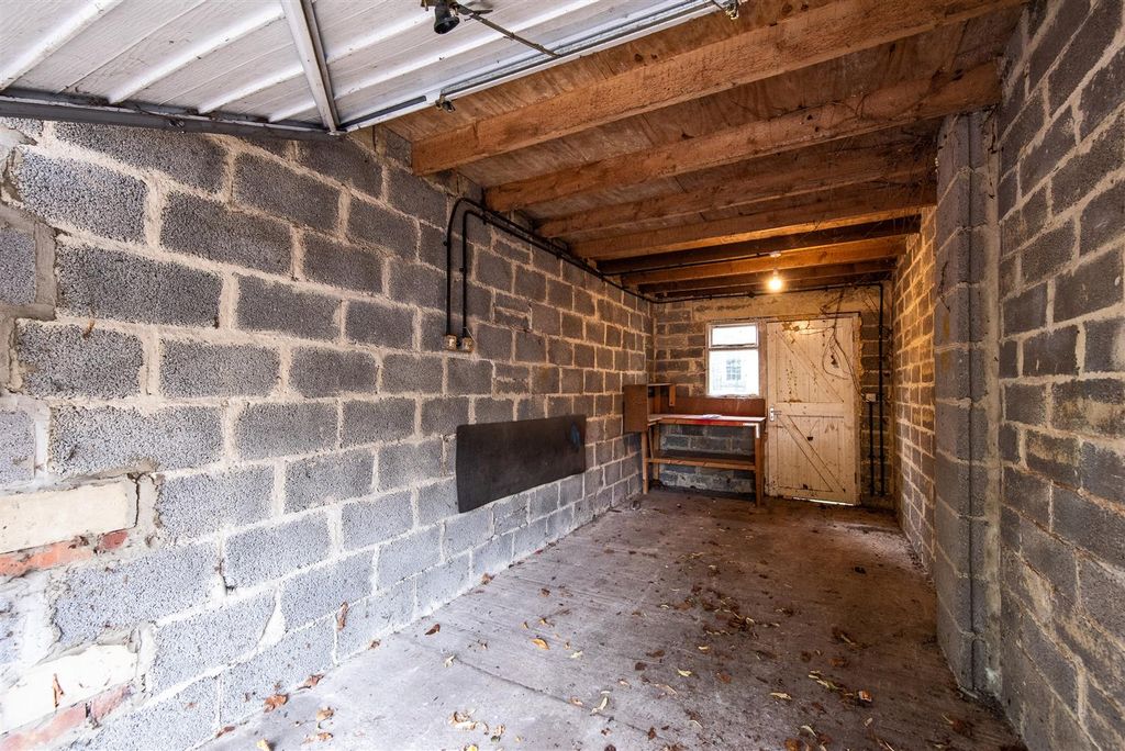 Property photo 3 of 3 7 Johnstone Street, Bath - Garage-5.Jpg