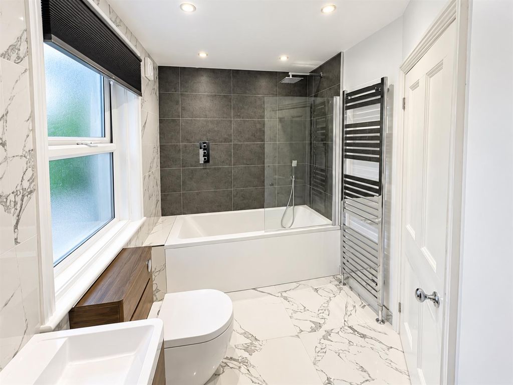 Property photo 2 of 6 Bathroom