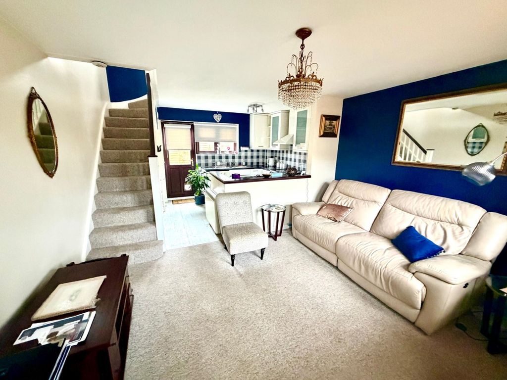 Property photo 2 of 6 Lounge