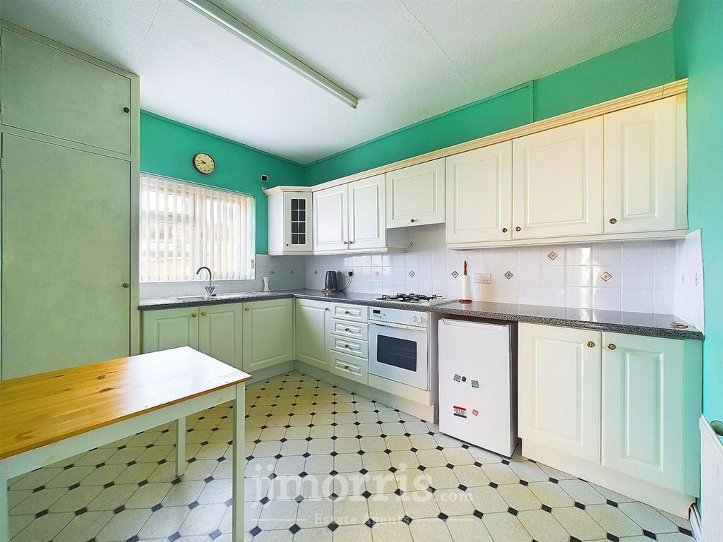 Property photo 2 of 19 Kitchen/Breakfast Room