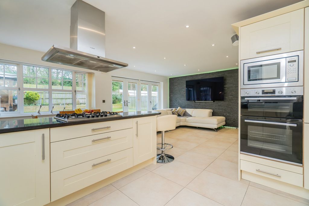 Additional image 7 of 4 bed detached house for saleCedar Court, Newport Pagnell, Milton Keynes MK14