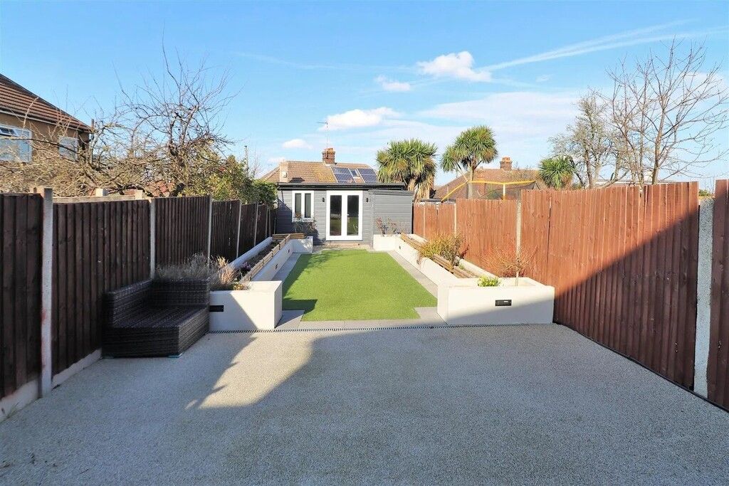 Property photo 2 of 18 Garden.Jpg