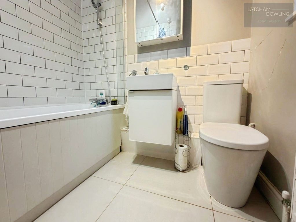 Property photo 3 of 14 Bathroom