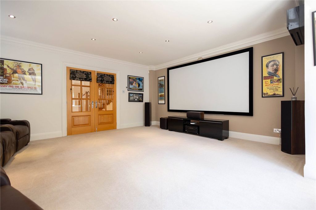 Property photo 2 of 58 Picture No. 52