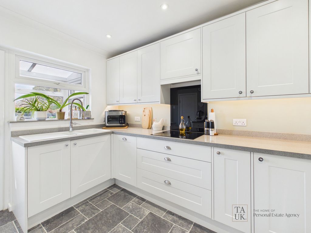 Property photo 3 of 34