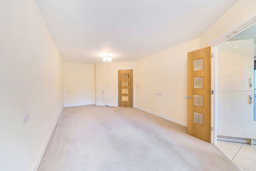 Property photo 3 of 20 1365991-9-68Ed102...