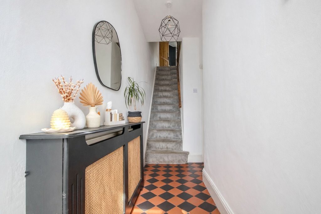 Property photo 3 of 27