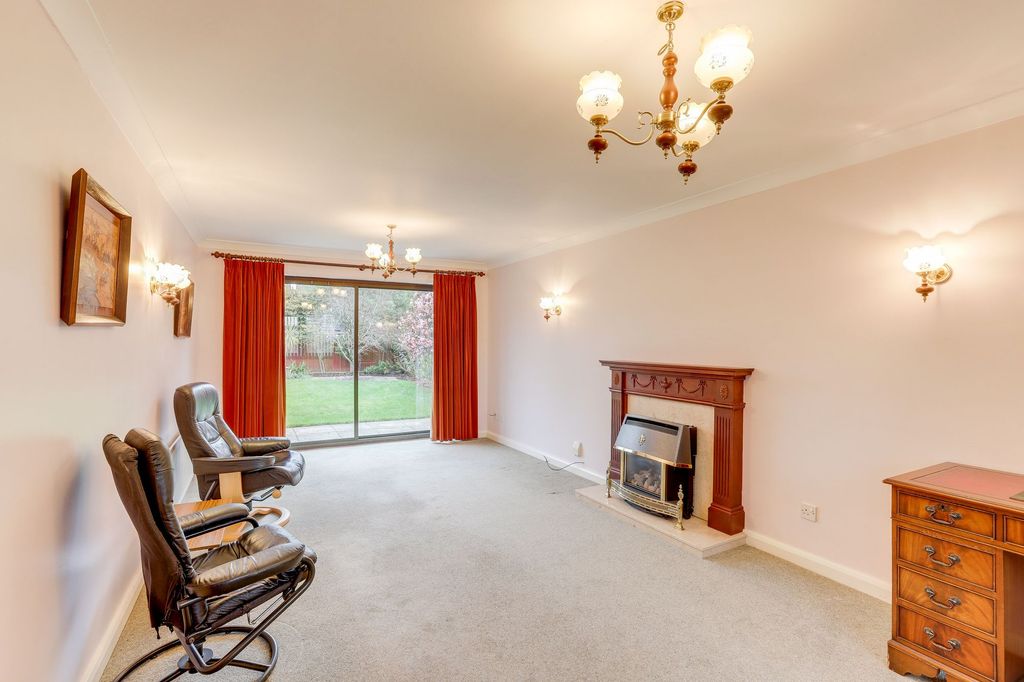 Property photo 2 of 27