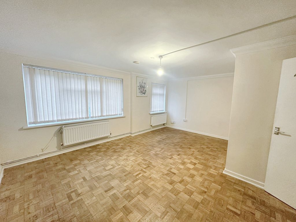 Property photo 3 of 7 4277905