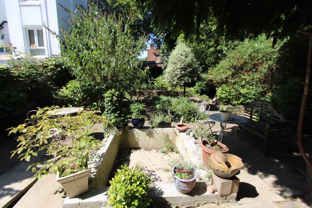 Property photo 2 of 10
