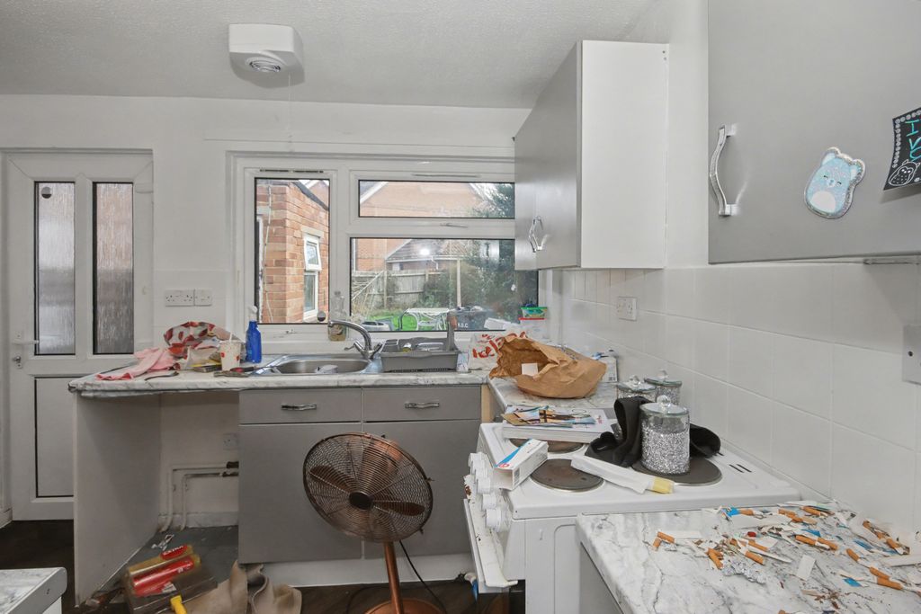 Property photo 2 of 14 11 Royston Avenue, Spaldwick, Huntingdon, Cambridgeshire, Pe28 0th