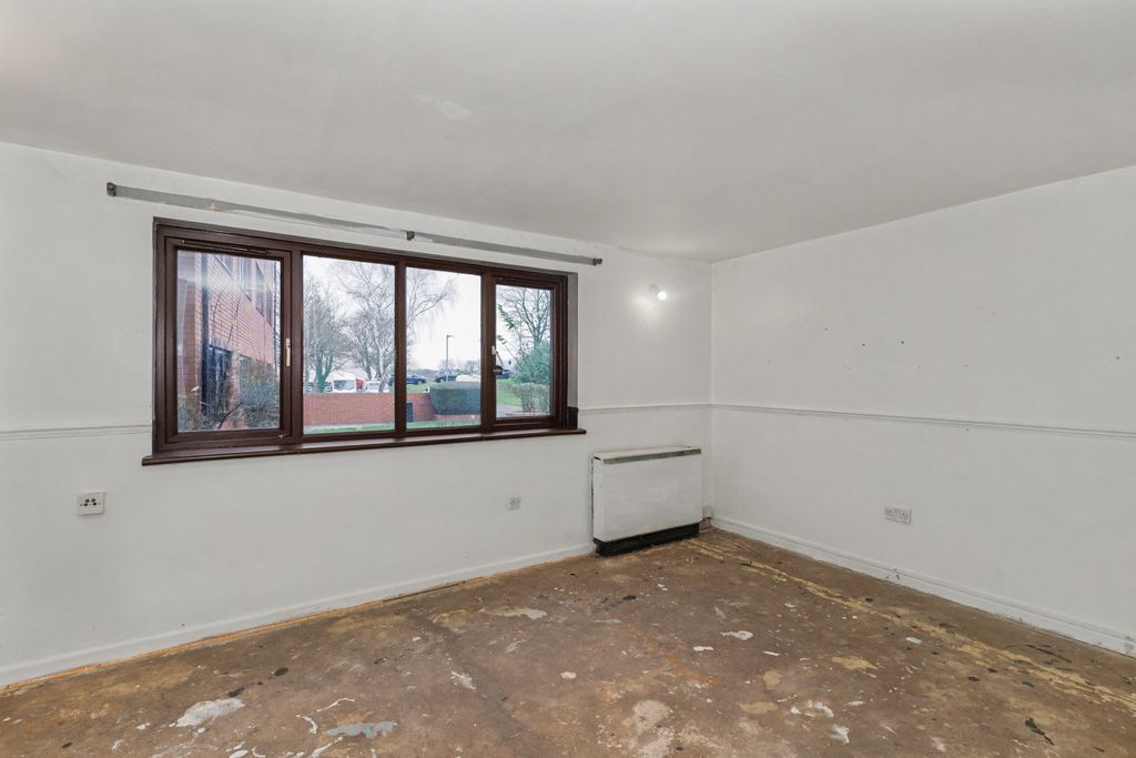 Property photo 2 of 11 Flat 8A, Quartercroft, Pyramid Close, Weston Favell, Northampton, Northamptonshire, Nn3 8Dp