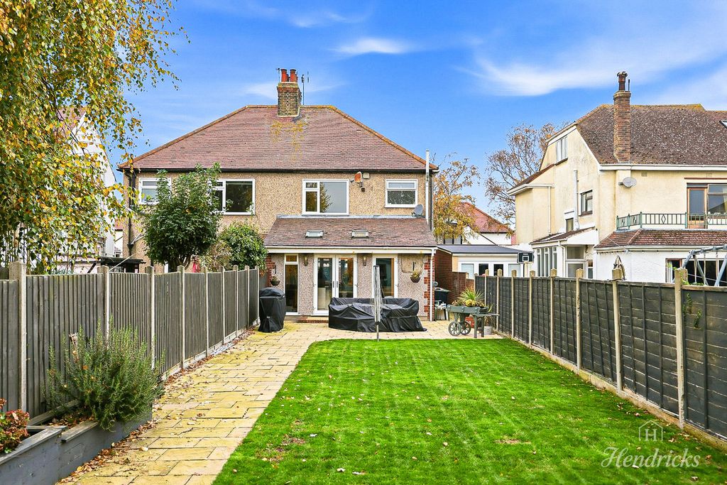 Property photo 2 of 31