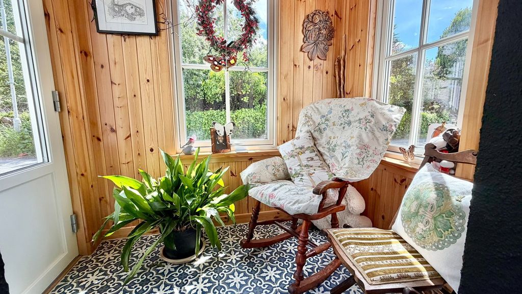 Property photo 3 of 34
