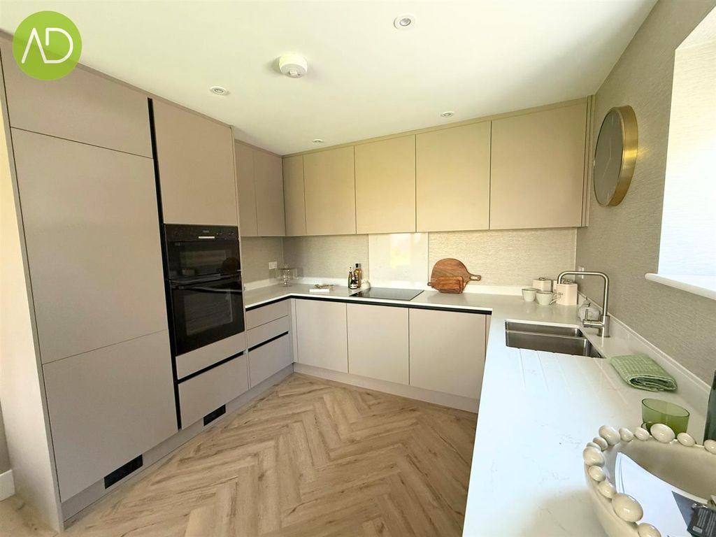 Property photo 1 of 17 5.Png