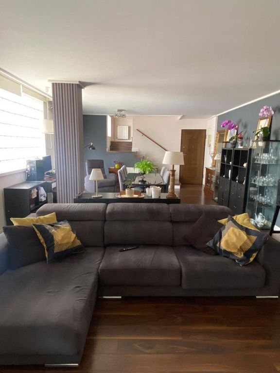 Property photo 2 of 38