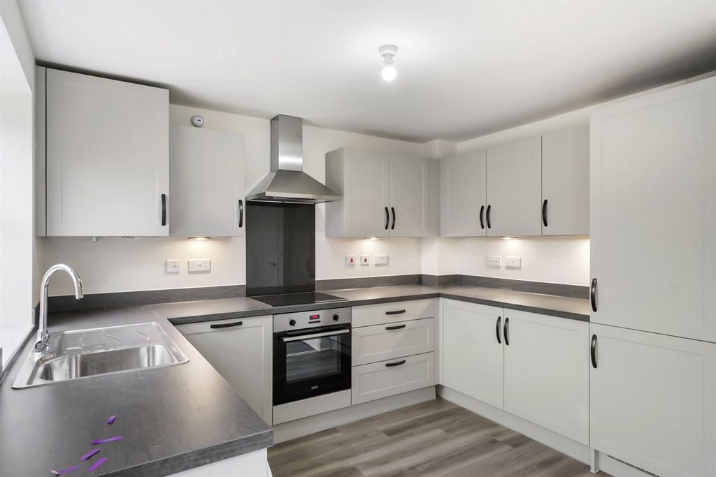 Property photo 1 of 7 Kitchen