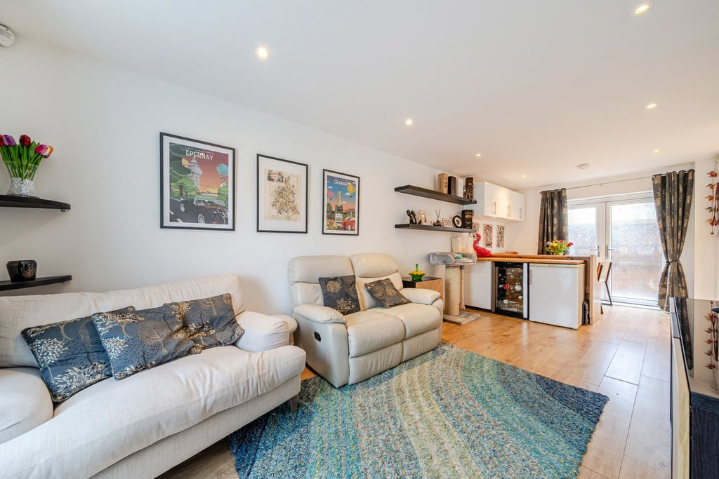 Property photo 2 of 20 1528787-9-6Ace330...