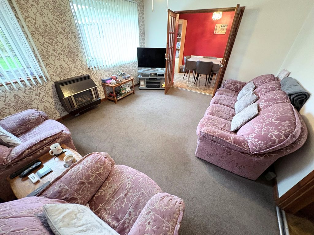 Property photo 2 of 22 Lounge