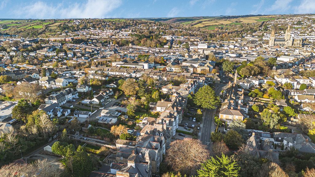 Property photo 2 of 43