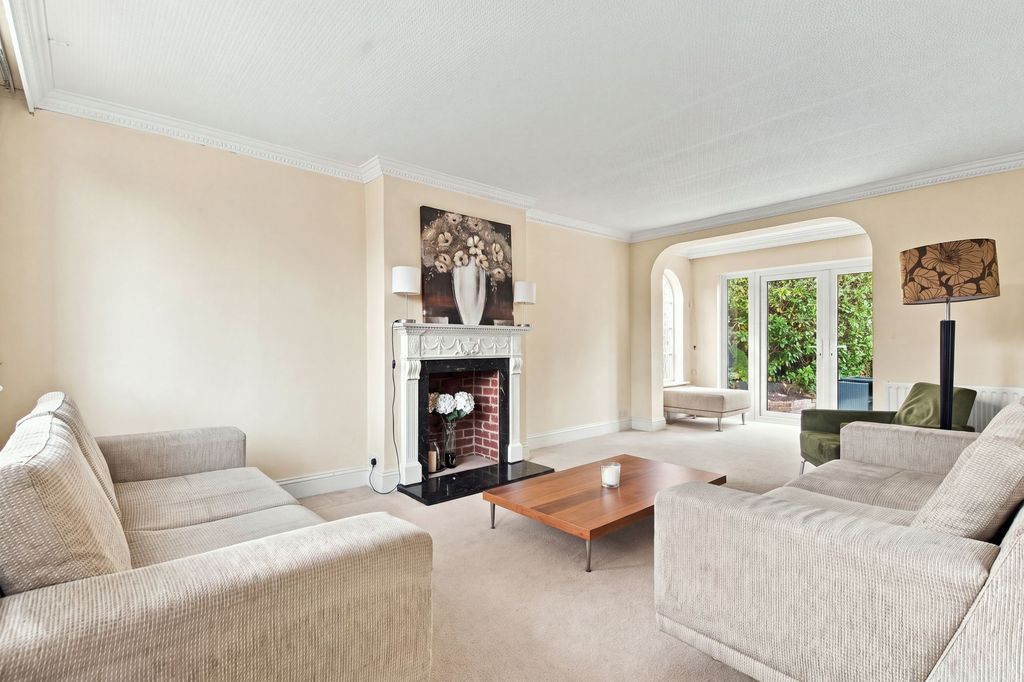 Property photo 3 of 12