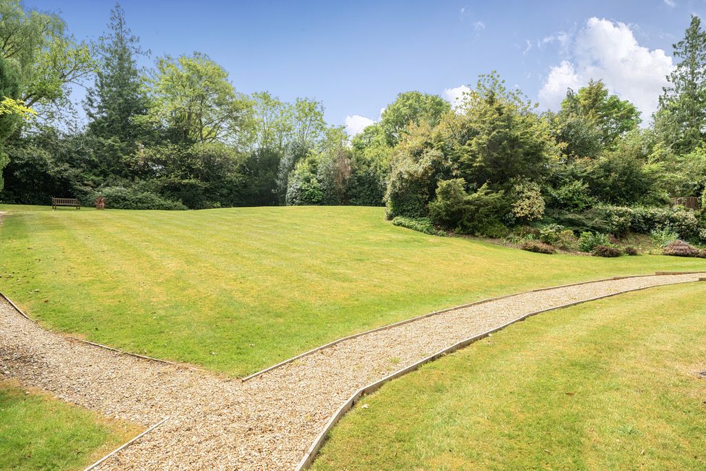 Property photo 2 of 20 Picture No. 21