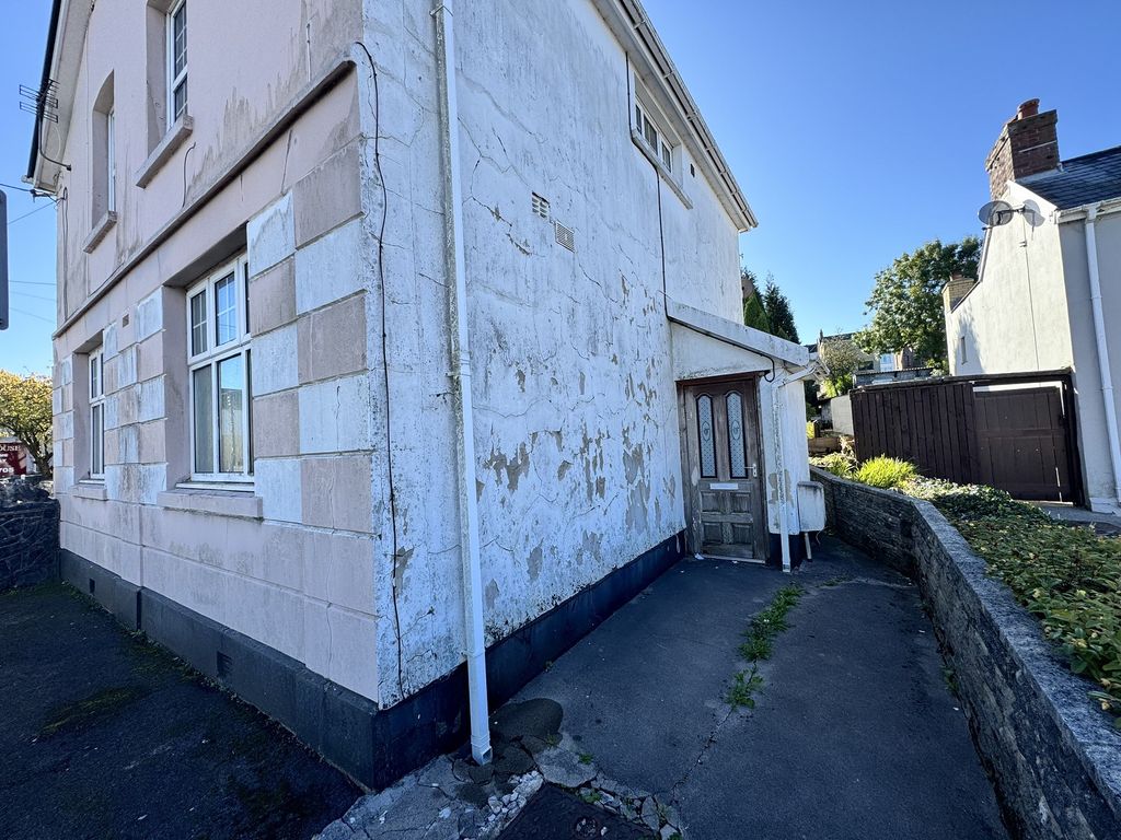 Property photo 2 of 18 Ground Floor Accommodation