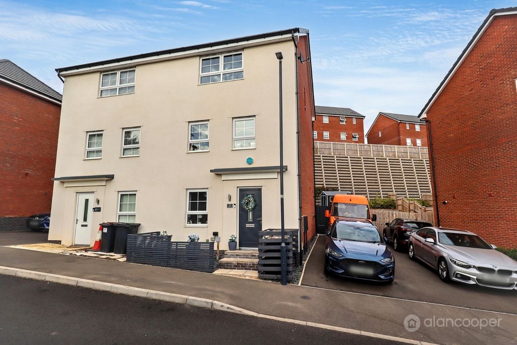 Property photo 1 of 32 5057111