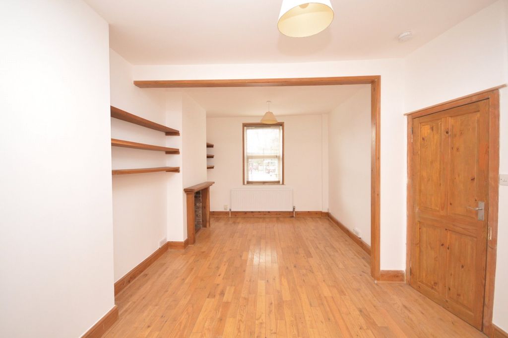 Property photo 2 of 8 Picture No. 24