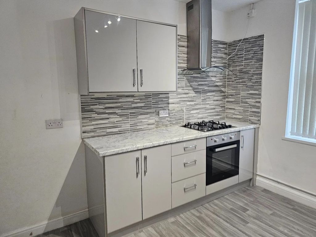 Property photo 3 of 10 Ivanhoe Street Kitchen 3