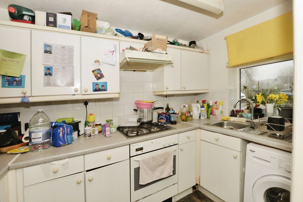 Property photo 3 of 14 Kitchen