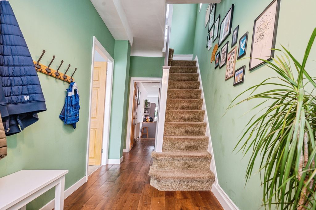 Property photo 3 of 17 Pbox-Img.Jpg