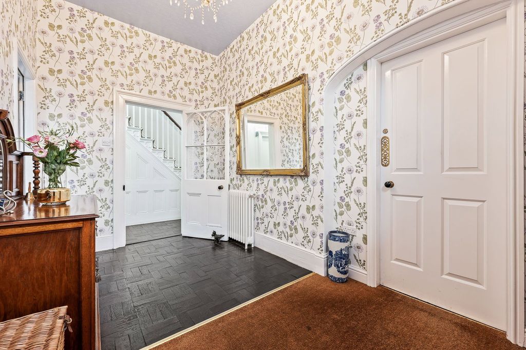 Property photo 3 of 62