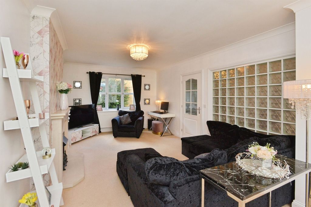 Property photo 3 of 18