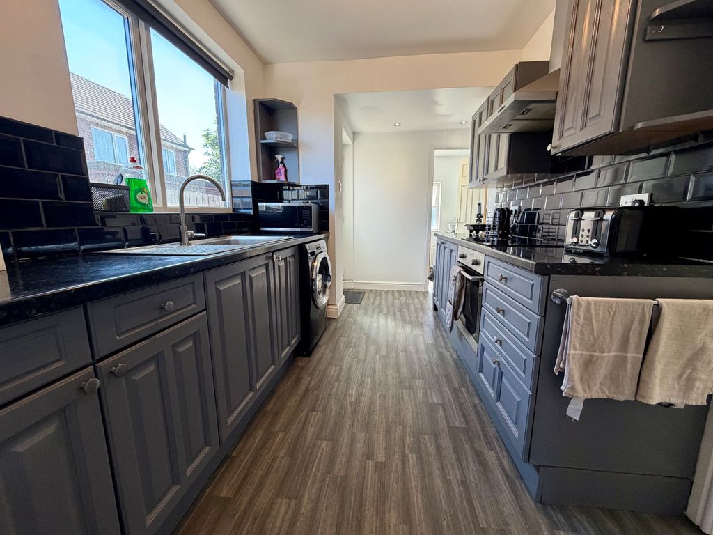 Property photo 2 of 12 Kitchen