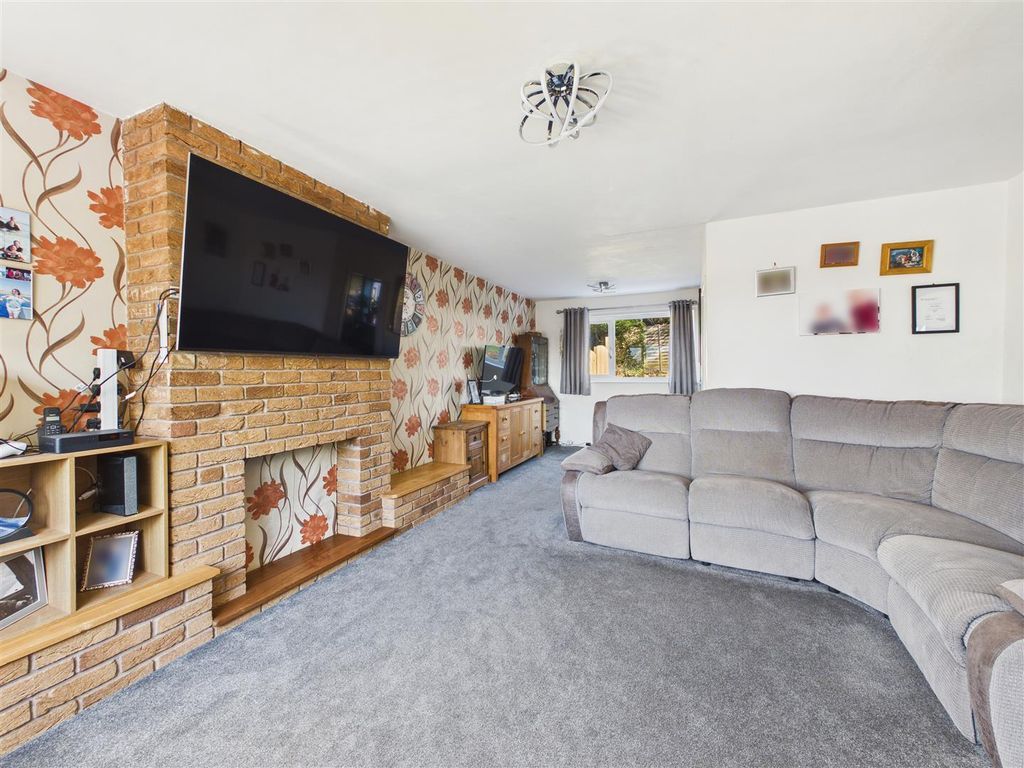 Property photo 3 of 17 Cam05476G0-Pr0195-Still016.Jpg