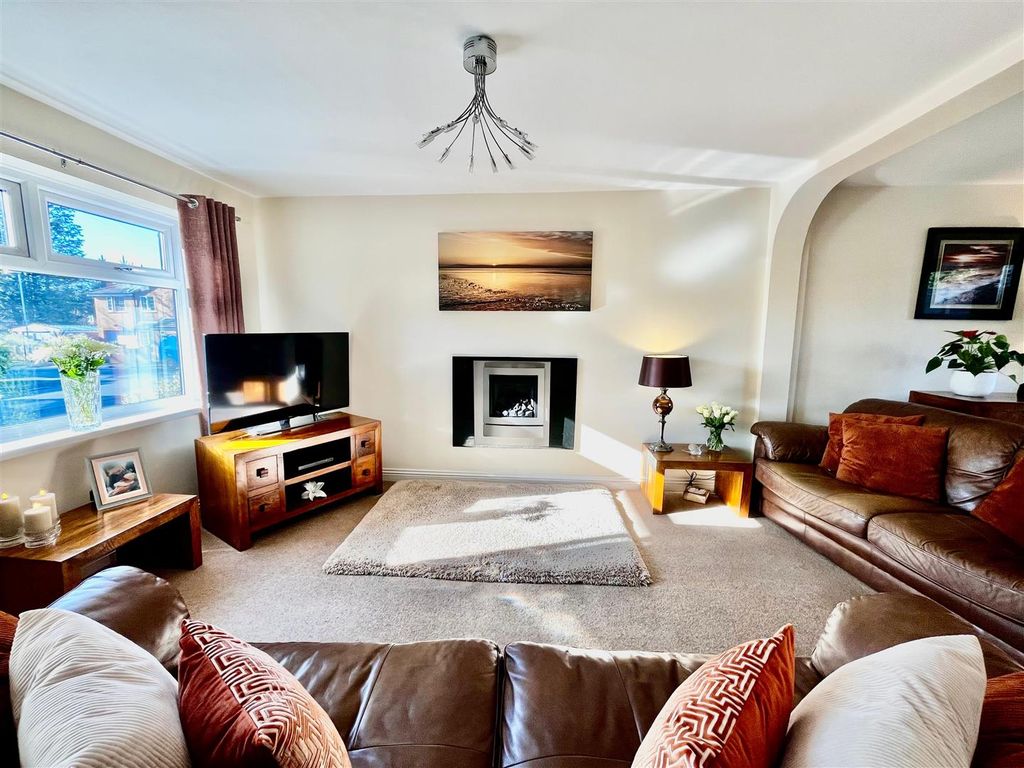 Property photo 2 of 23 Ef241E3d-E807-4Abf-9Cea-Dd36Bad86A73.Jpeg