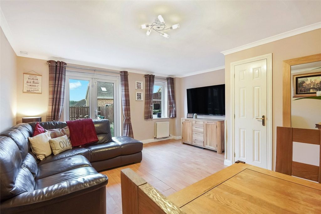 Property photo 2 of 24 Lounge