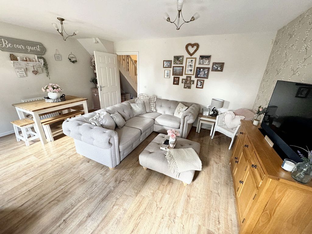 Property photo 2 of 25